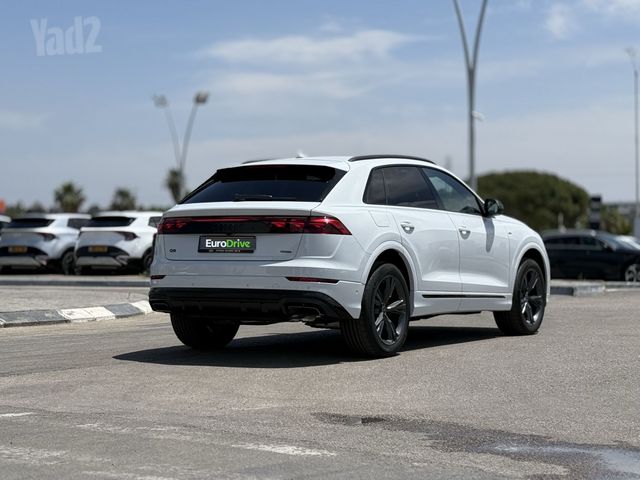 אאודי Q8