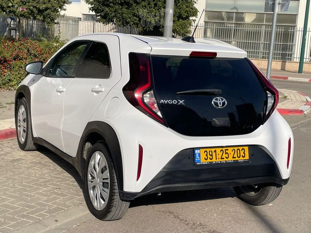 טויוטה אייגו X