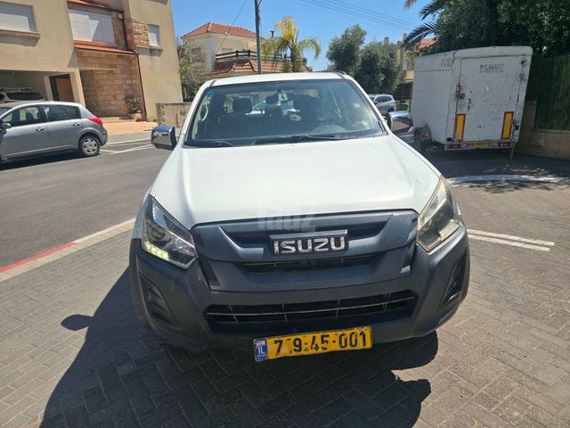 איסוזו די-מקס