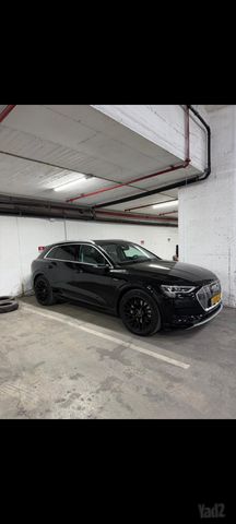 מודעת רכב אאודי E-tron