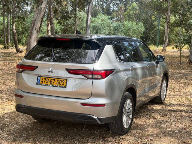 מיצובישי אאוטלנדר