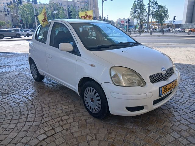 טויוטה יאריס