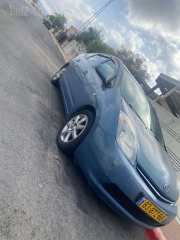 טויוטה פריוס