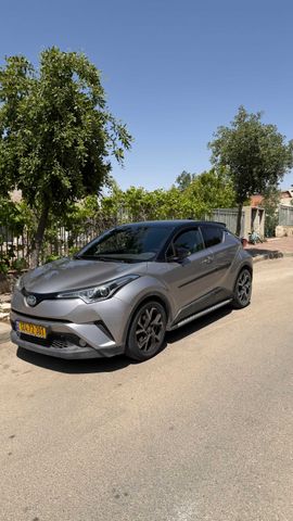 מודעת רכב טויוטה C-HR