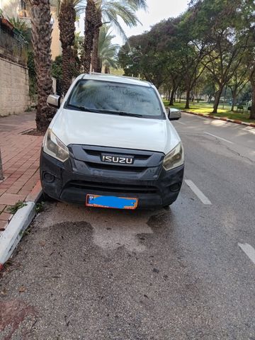 מודעת רכב איסוזו די-מקס