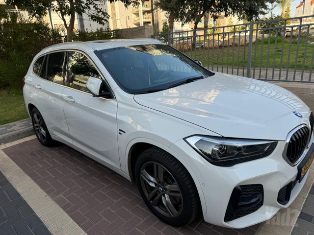 ב מ וו X1