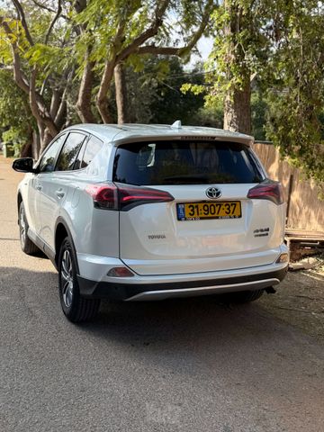 טויוטה RAV4