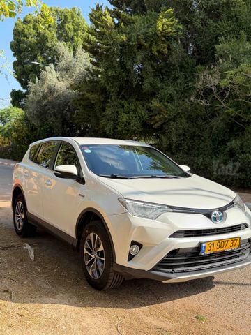 טויוטה RAV4