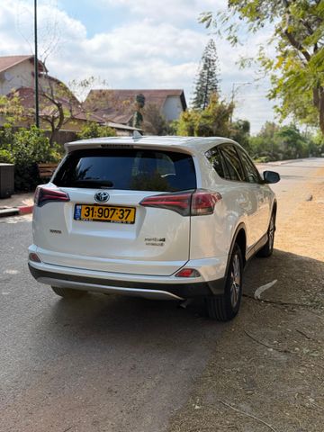 טויוטה RAV4