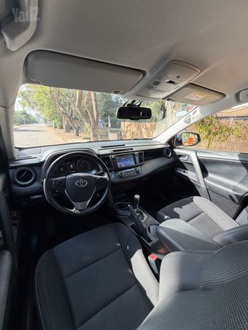 טויוטה RAV4