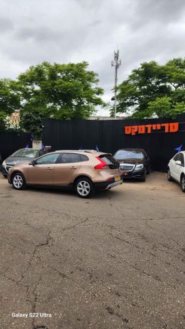 וולוו V40