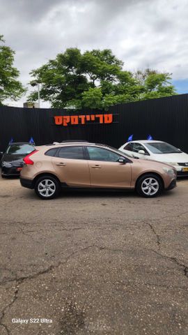 וולוו V40