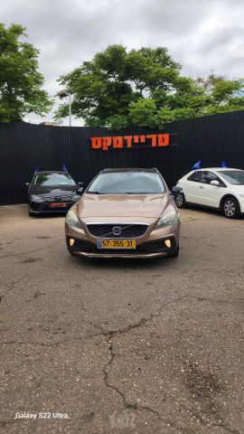 וולוו V40