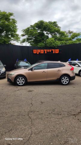 וולוו V40