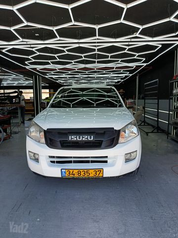 מודעת רכב איסוזו די-מקס