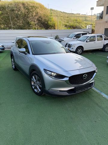 מודעת רכב מאזדה CX-30