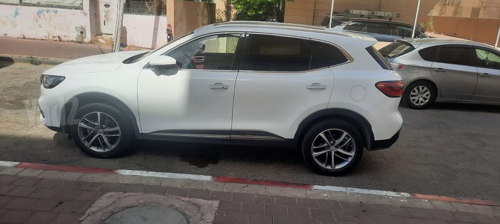 אם ג'י EHS PHEV