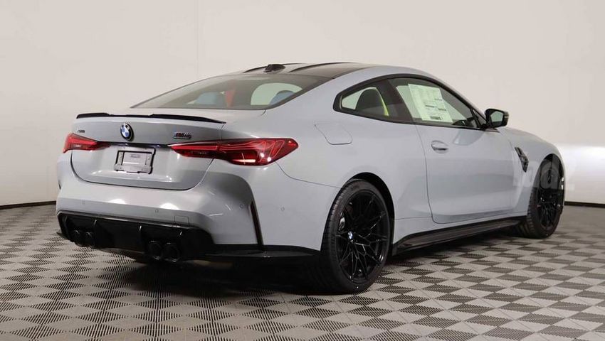 ב מ וו M4