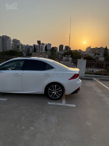 מודעת רכב לקסוס IS