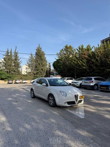 מודעת רכב אלפא רומיאו מיטו