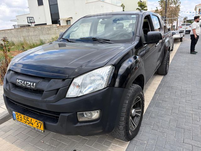 איסוזו די-מקס