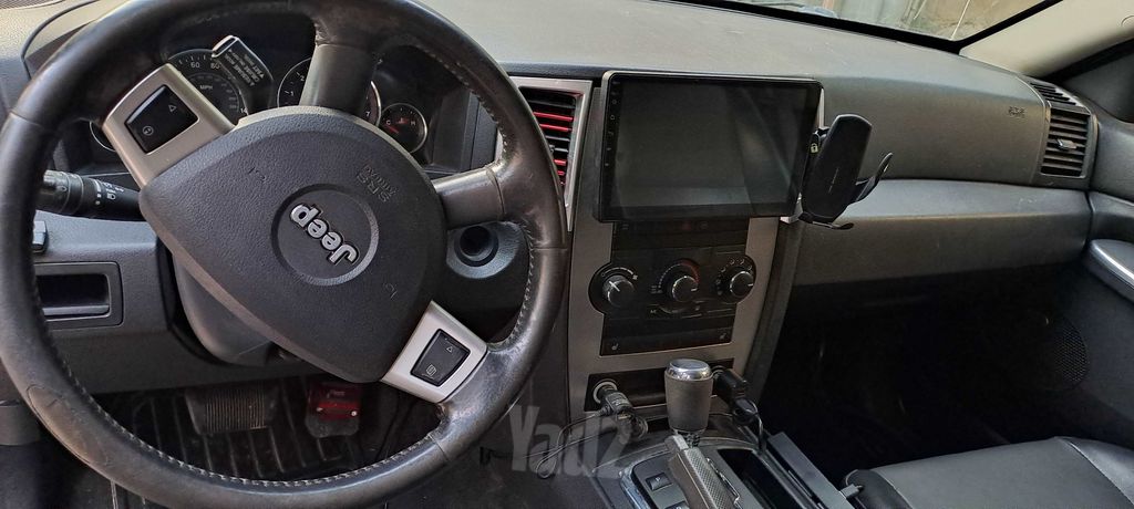 מודעת רכב ג'יפ גרנד צ'ירוקי