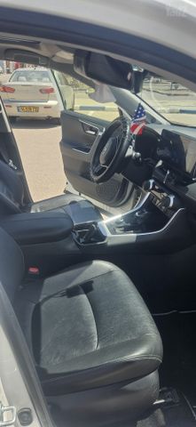 טויוטה RAV4