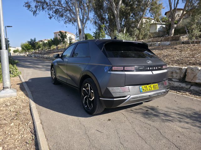 יונדאי איוניק 5