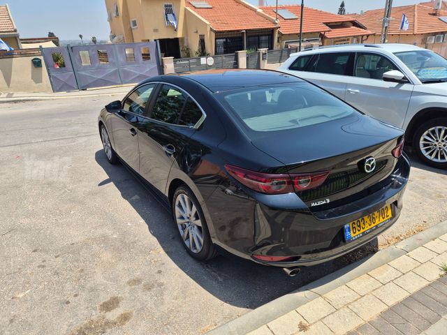 מודעת רכב מאזדה 3