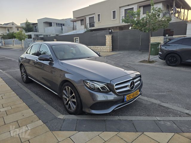 מודעת רכב מרצדס-בנץ E-class