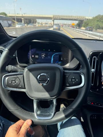 וולוו C40