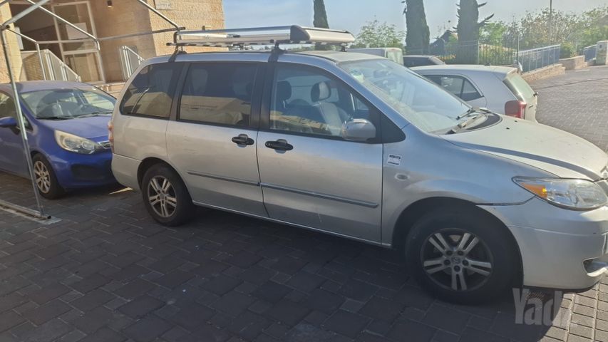 מודעת רכב מאזדה MPV