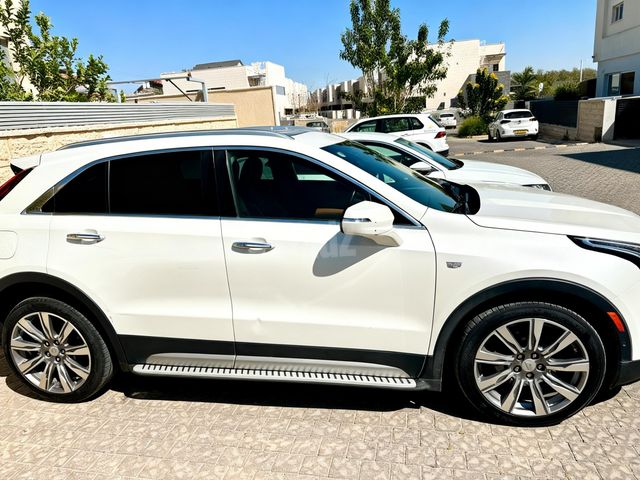 קאדילק XT4