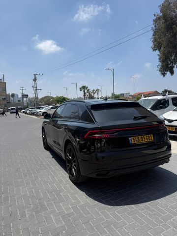 אאודי Q8