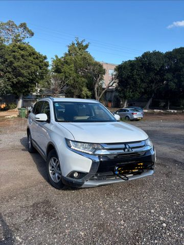 מיצובישי אאוטלנדר