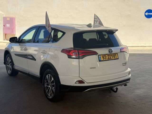טויוטה RAV4