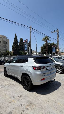 מודעת רכב ג'יפ קומפאס 2