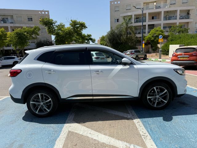 מודעת רכב אם ג'י EHS PHEV