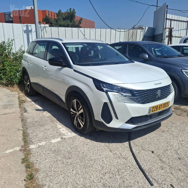 פיג'ו 5008