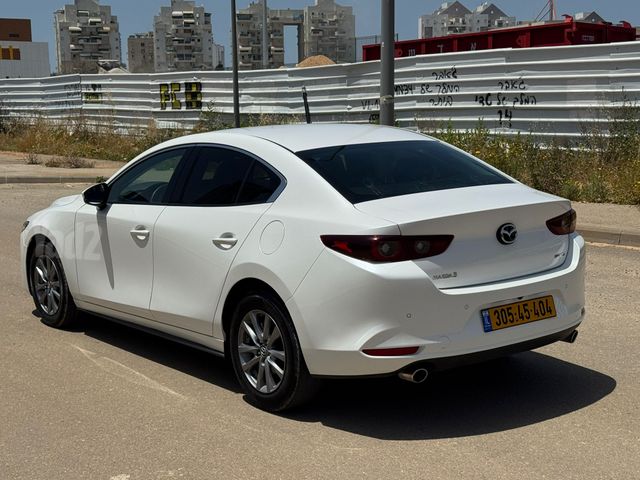 מודעת רכב מאזדה 3