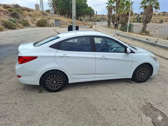יונדאי אקסנט i25