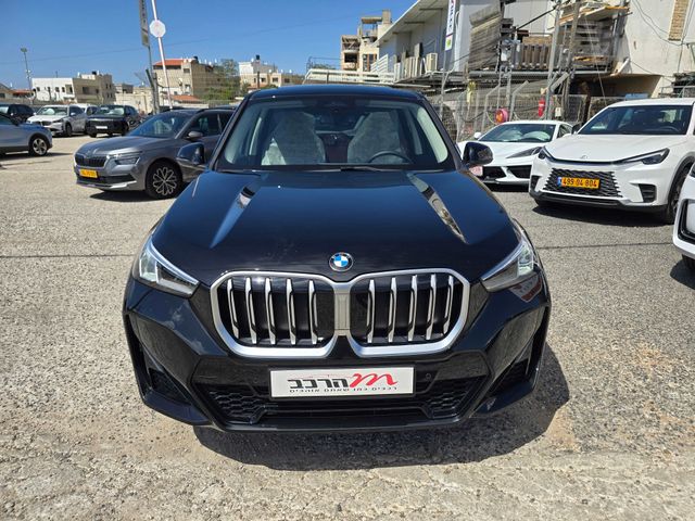 ב מ וו X1