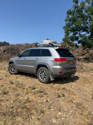 מודעת רכב ג'יפ גרנד צ'ירוקי