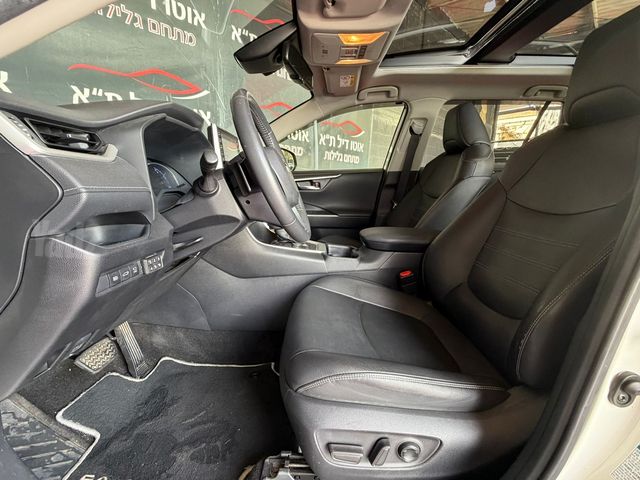 טויוטה RAV4