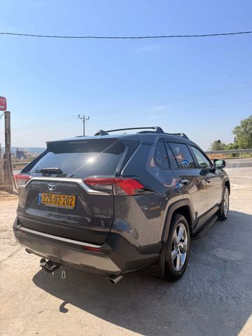 טויוטה RAV4