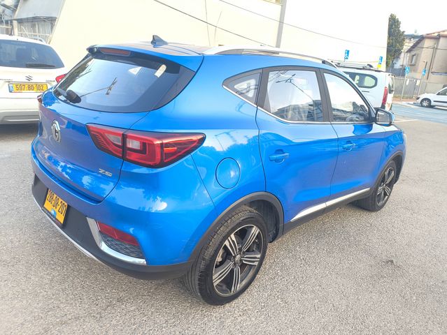 אם ג'י ZS