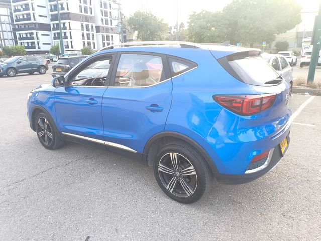 אם ג'י ZS