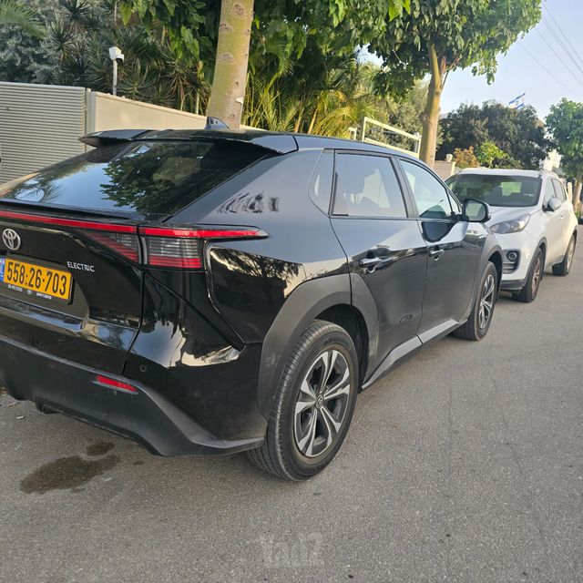 טויוטה bZ4X