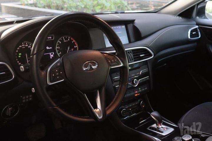 אינפיניטי Q30