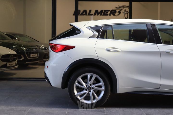 אינפיניטי Q30